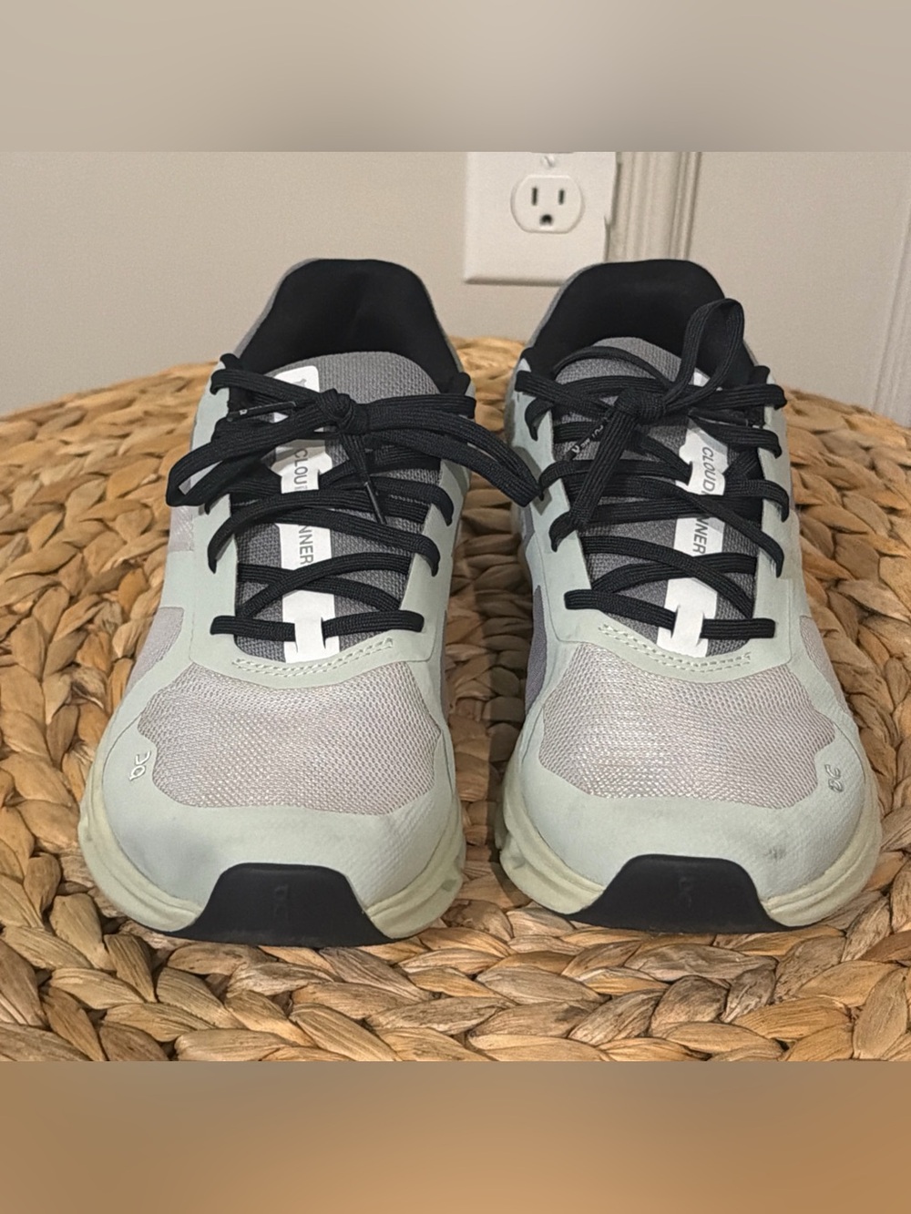 On Cloud Cloudrunner Running Sneakers Womens, Size 10, Gray/seafoam Green